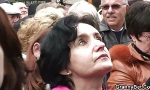 Bellezza nonne italiane porn Masturba su il phone