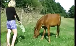 Ha fatto un trattamento in un film porno con anziani massaggio.