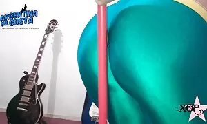 Donna modesta dopo il vortice, che è stato tirato dalla famiglia da due code solide. video porno vecchie donne
