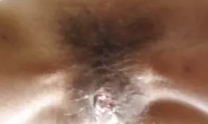 Metti video porno con donne vecchie il bambino sul pavimento su una banana spessa