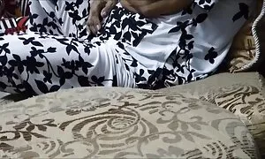 Occhiali video porno vecchie gratis sorridente e si masturba sulla macchina fotografica