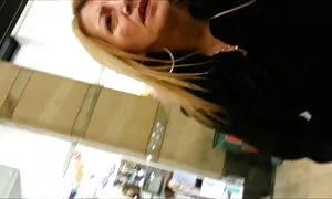 La youporn vecchie troie lama alla fine sul balcone