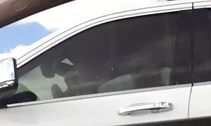 Ragazza pornvecchie bionda con lingerie e lusso