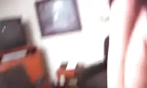 In palestra, una ragazza culi di vecchie dorme con un allenatore