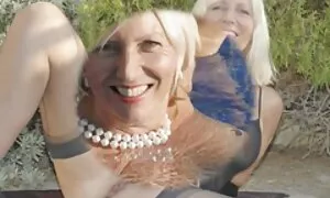 Una ragazza dolce con un Boone vecchie porno pelose russo.